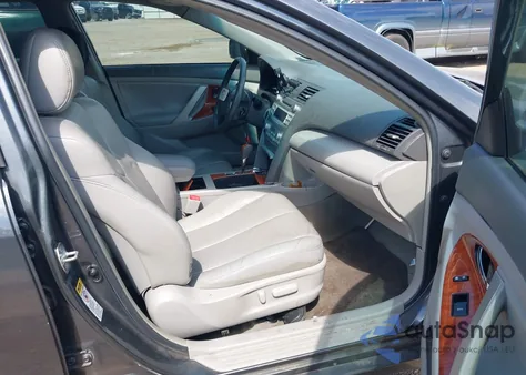 2010 Toyota Camry Xle z USA, uszkodzony, nr VIN 4T4BF3EK9AR079120